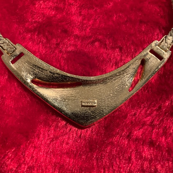 Vintage Trifari V Shape Necklace - Picture 4 of 4